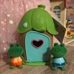 Li’l Woodzeez Frogs & Acorn house